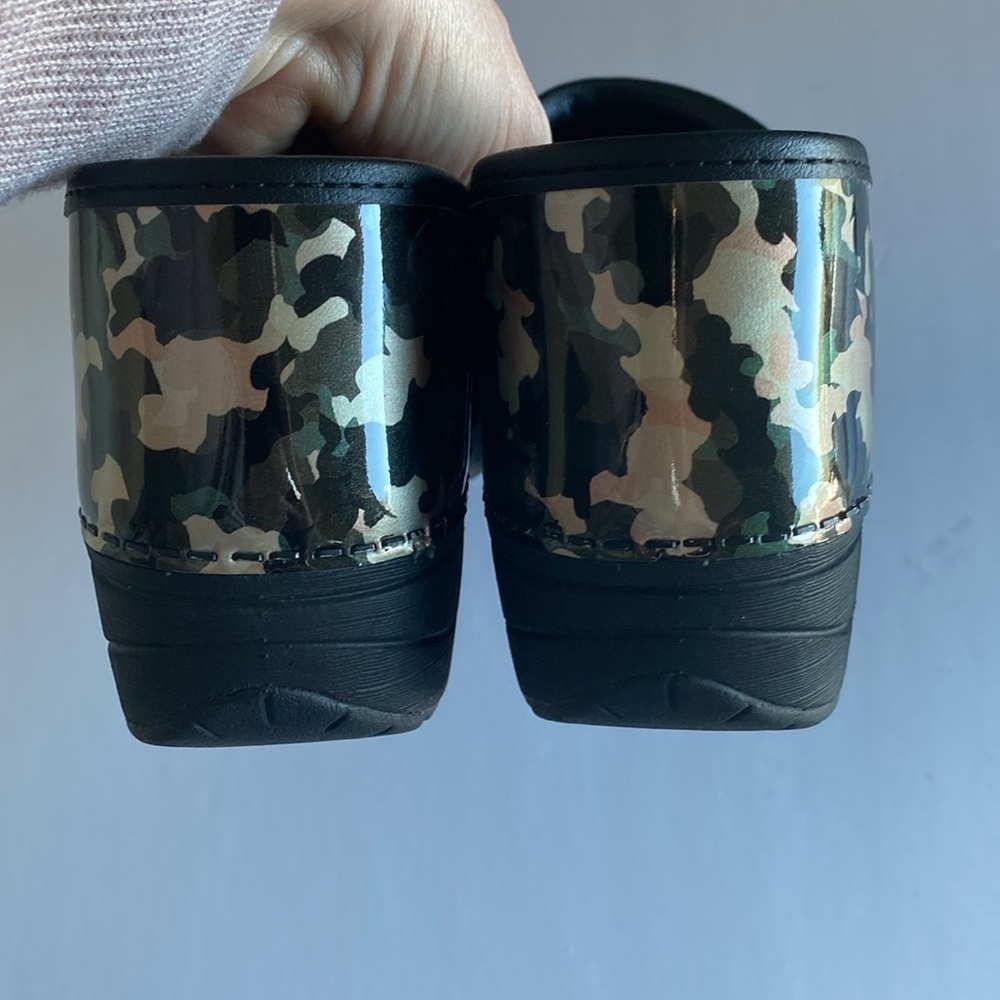 Dansko Professional clogs women’s 39 shiny camo worn once - Picture 7 of 7
